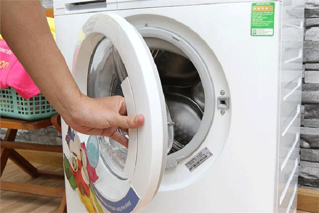 Sửa máy giặt electrolux không mở được cửa