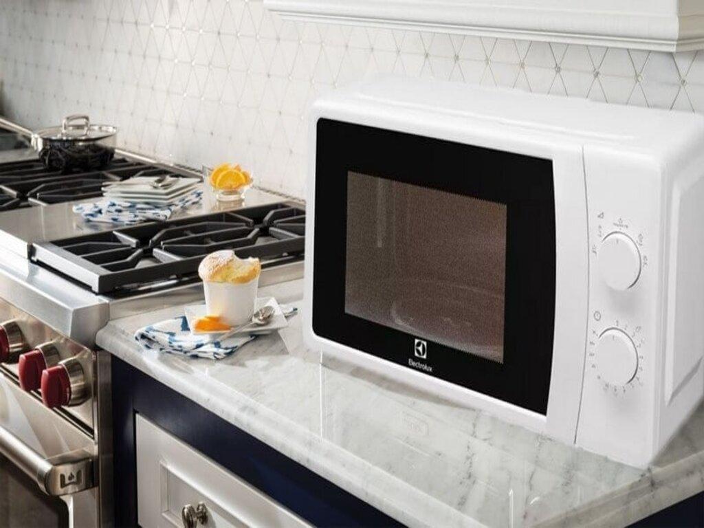 Bí Quyết Chọn Mua Lò Vi Sóng Electrolux 20 Lít Phù Hợp Với Nhu Cầu Sử Dụng