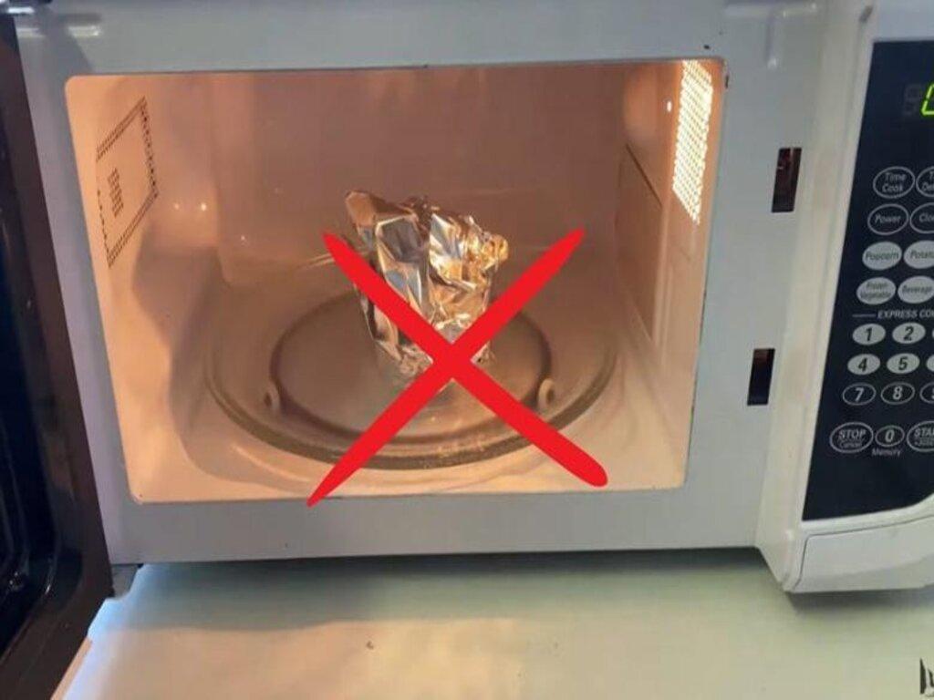 lò vi sóng không nóng