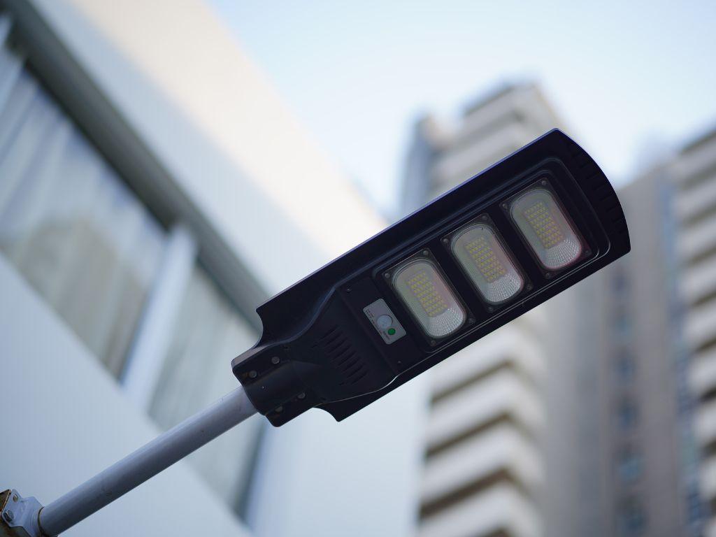 Góc giải đáp: Giá đèn năng lượng mặt trời 40w là bao nhiêu?