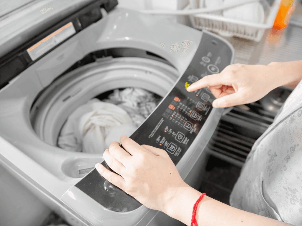 Cách sử dụng máy giặt cửa trên thông minh, giữ quần áo sạch thơm như mới