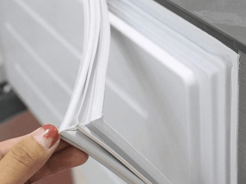 meo-giu-ron-tu-lanh-luon-sach-va-ben-lau