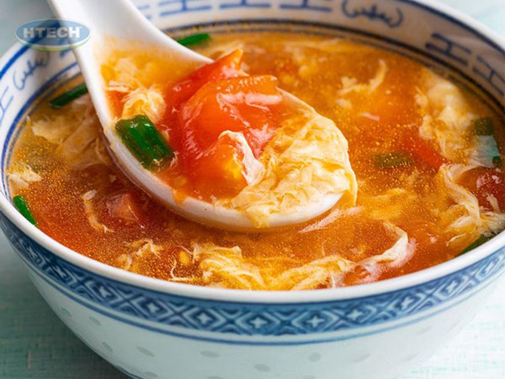 cach-nau-canh-ca-chua-voi-trung-ngon