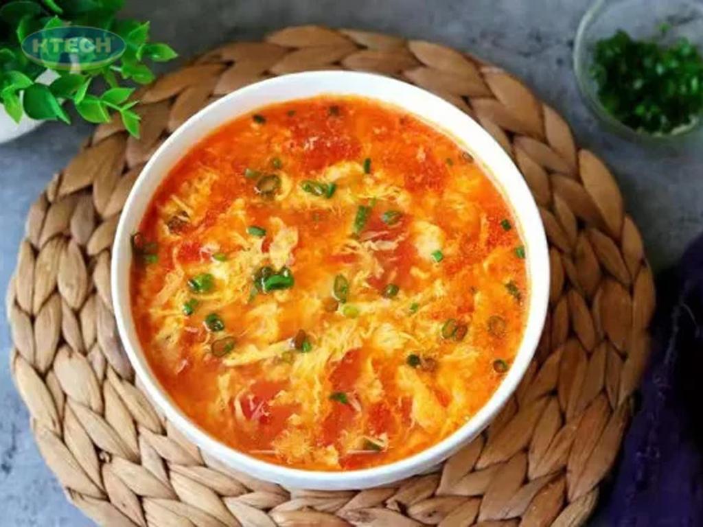 cach-nau-canh-ca-chua-voi-trung