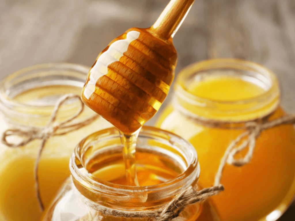 Mật ong thật bỏ tủ lạnh có đông không? Phân biệt thật giả, bảo quản lâu dài