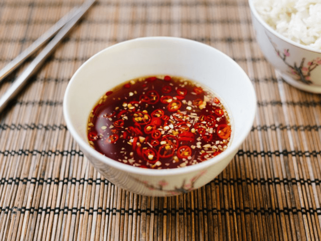 nen-de-nuoc-mam-trong-tu-lanh-hay-nhiet-do-thuong