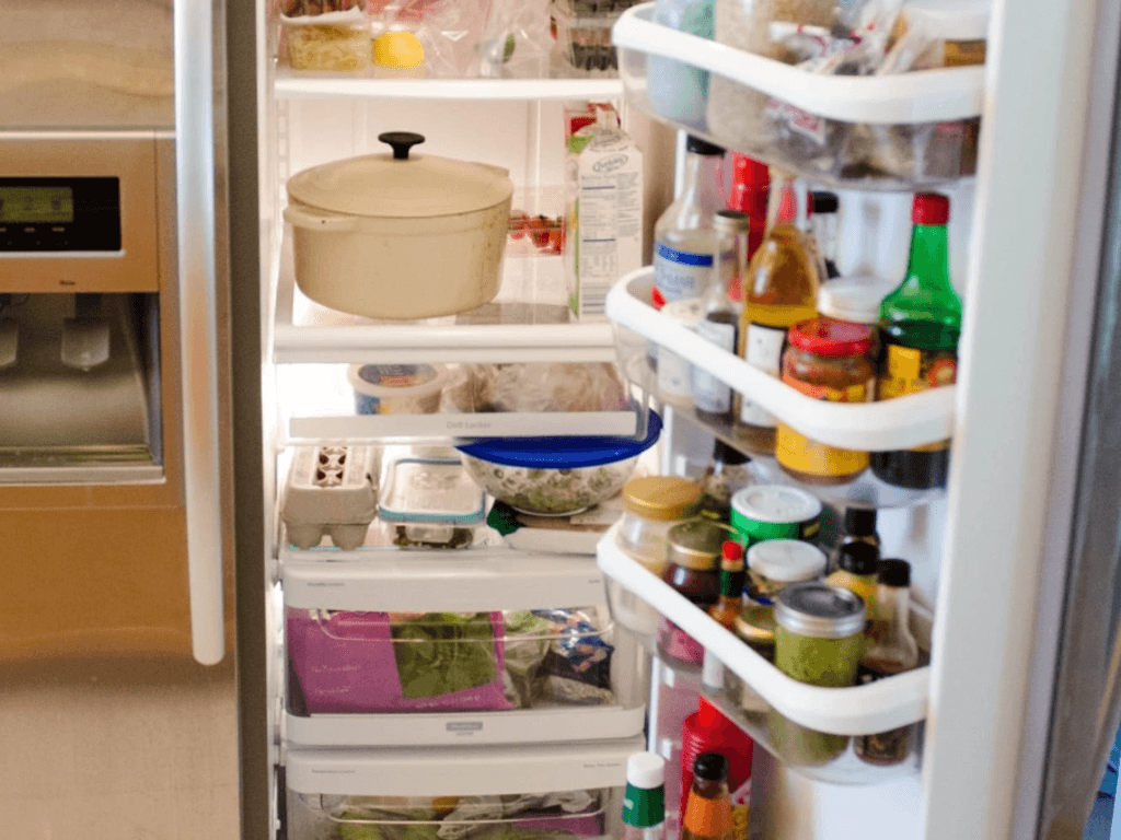 Có nên dùng thiết bị bảo vệ tủ lạnh? CỨU TINH hay VẬT THỪA trong nhà bạn?