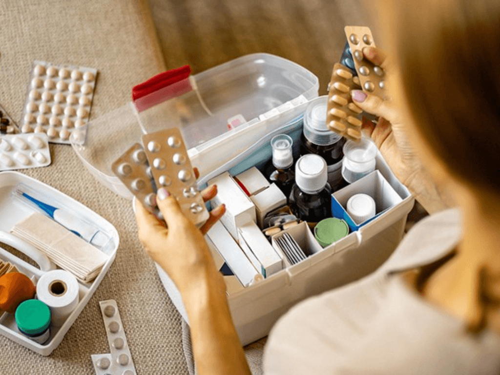 nhung-loai-thuoc-tuyet-doi-khong-nen-bao-quan-trong-tu-lanh