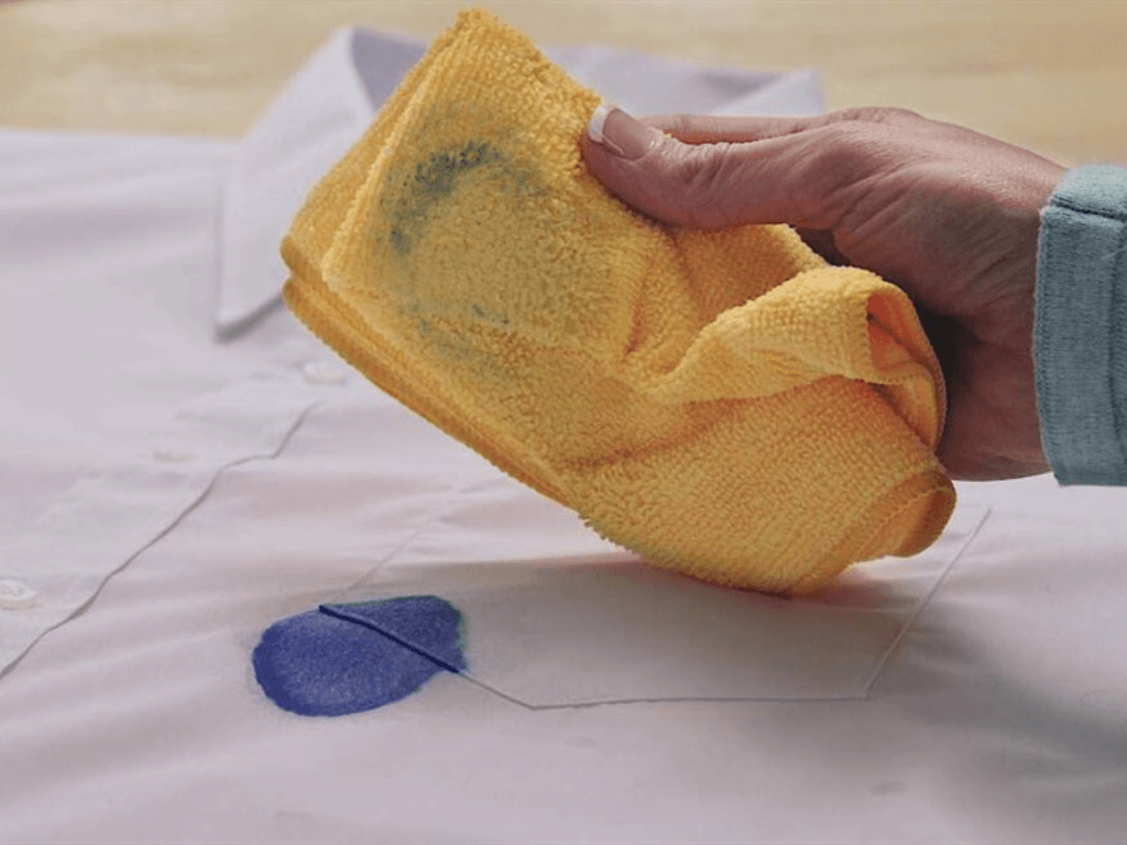 cach-tay-vet-muc-tren-quan-ao-muc-in-muc-dau