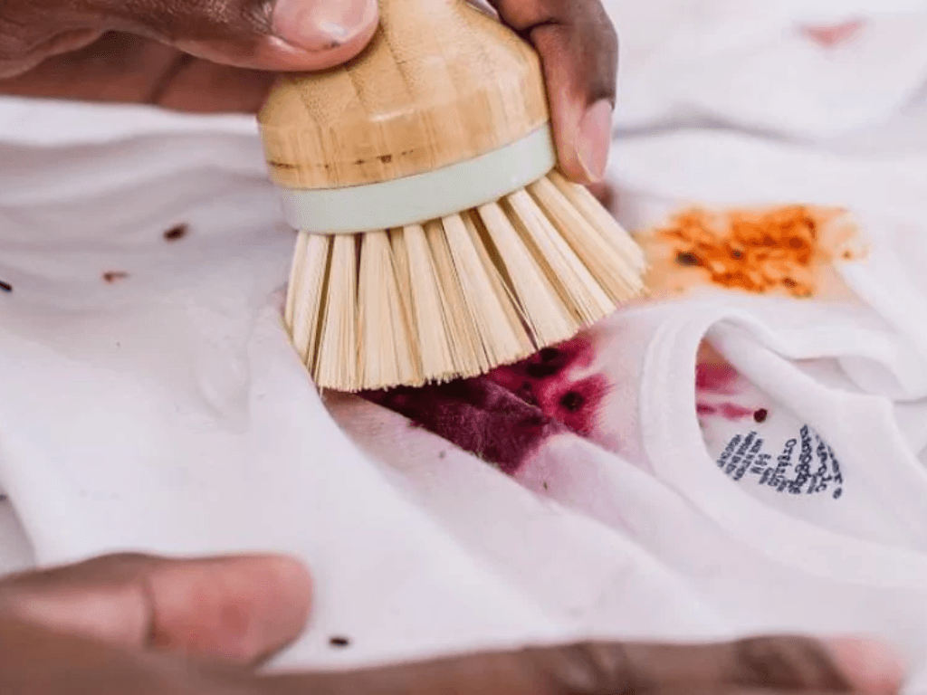 meo-hay-ngan-ngua-quan-ao-bi-lem-mau-khi-giat