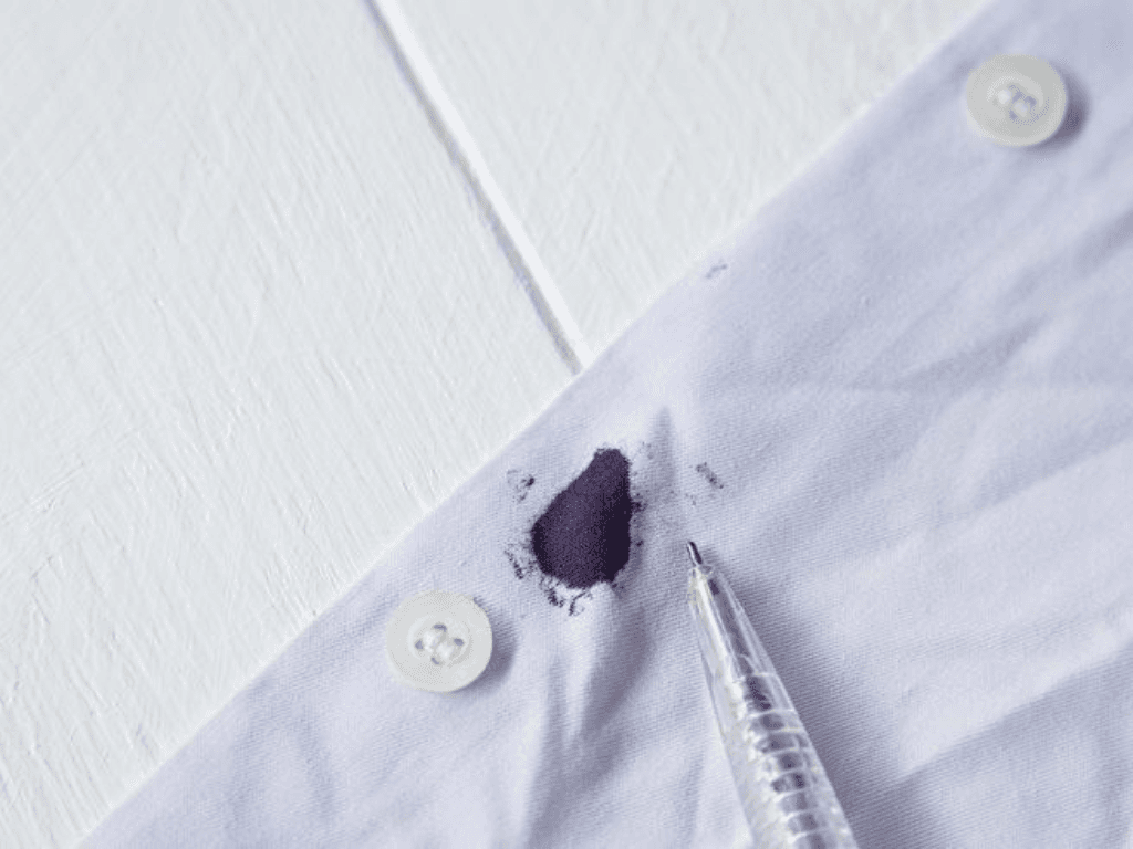 muc-but-bi-tham-sau-vao-vai-de-tay-neu-xu-ly-som