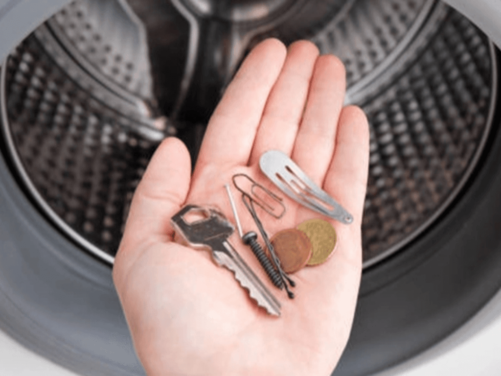 do-vat-la-mac-ket-trong-long-giat