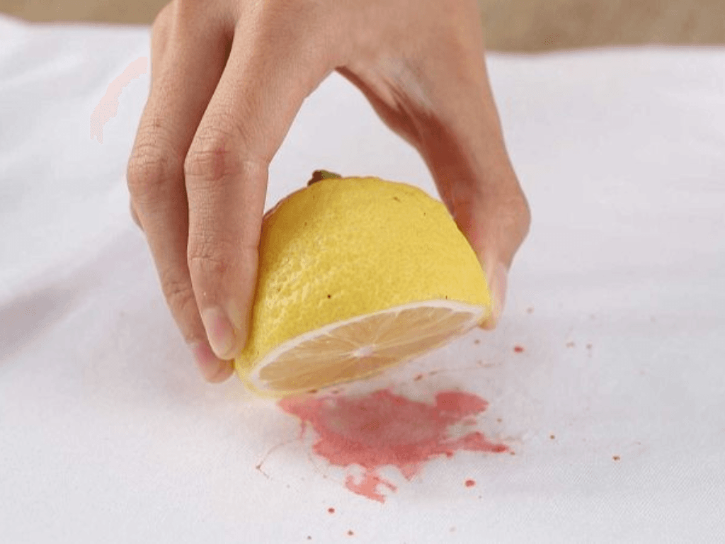 Cách tẩy dầu nhớt trên quần áo đơn giản như đang giỡn bạn không ngờ được