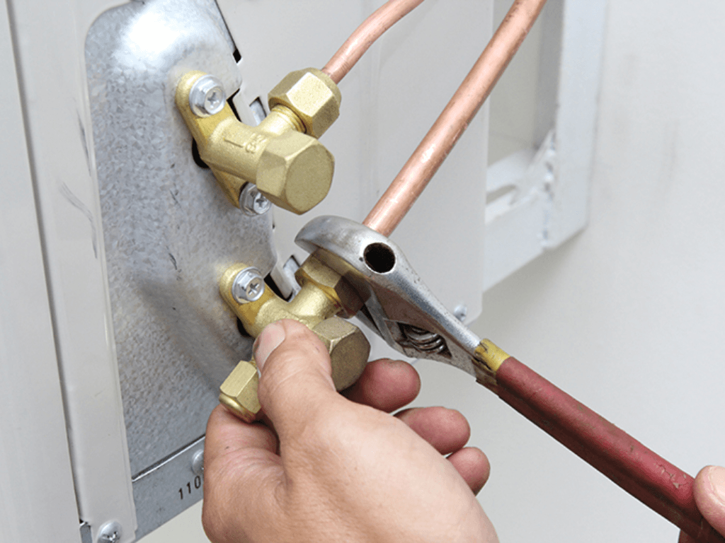 lap-dat-sai-ky-thuat-khien-cuc-nong-dieu-hoa-chay-nuoc