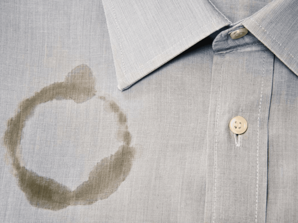 luu-y-quan-trong-khi-tay-vet-dau-mo-tren-quan-ao