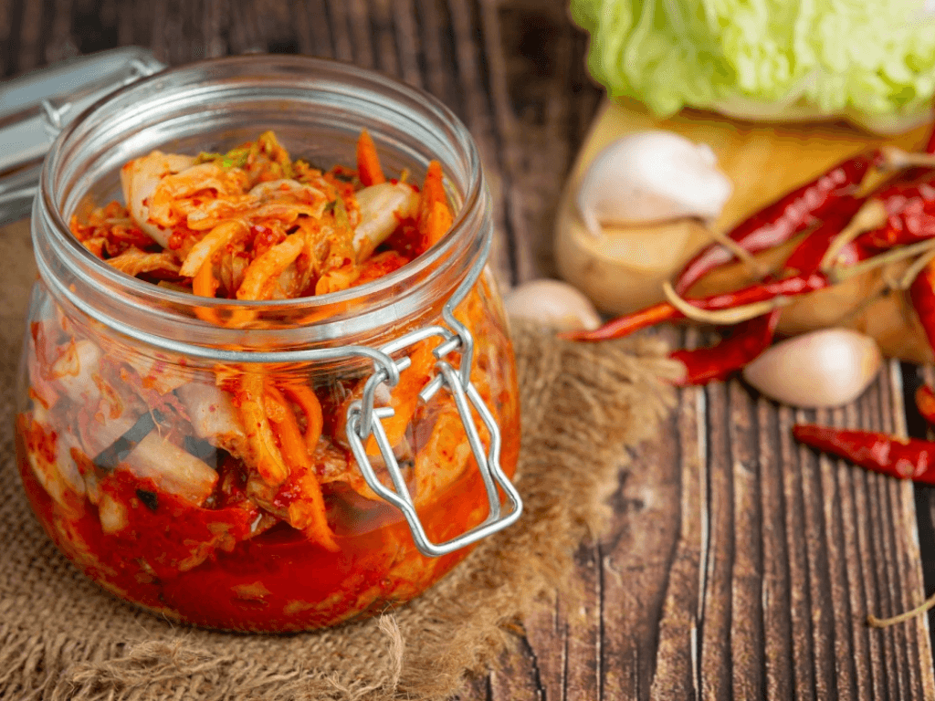 khong-mo-nap-hop-dung-kimchi-qua-thuong-xuyen