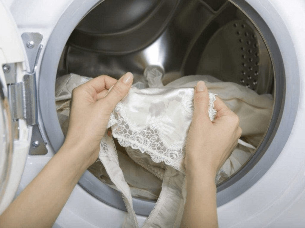 Giặt chung máy giặt có lây bệnh không? Đọc trước khi mang đồ đi tiệm giặt