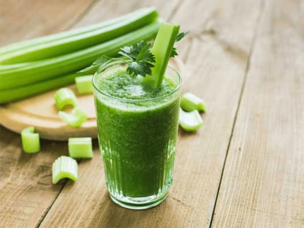 luu-y-quan-trong-khi-uong-nuoc-ep-can-tay