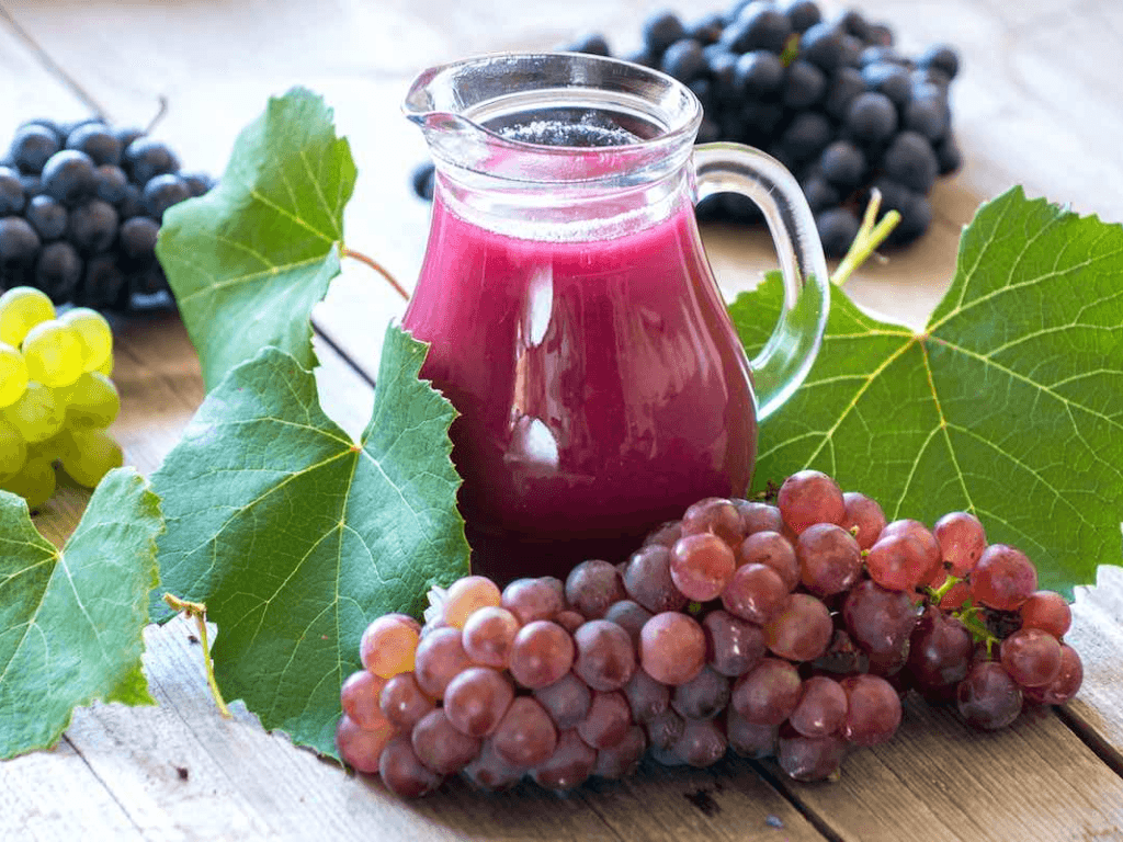 cach-lam-nuoc-ep-nho-bang-may-xay-sinh-to-sieu-toc