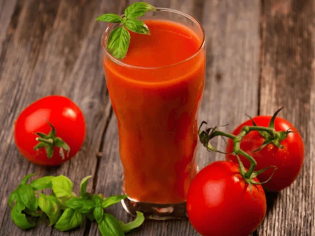 sinh-to-ca-chua-giau-vitamin-c-a-giup-dep-da-tang-suc-de-khang