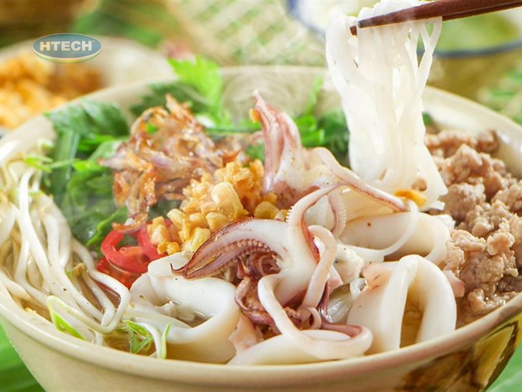 cach-nau-hu-tieu-muc-tuoi-tai-nha