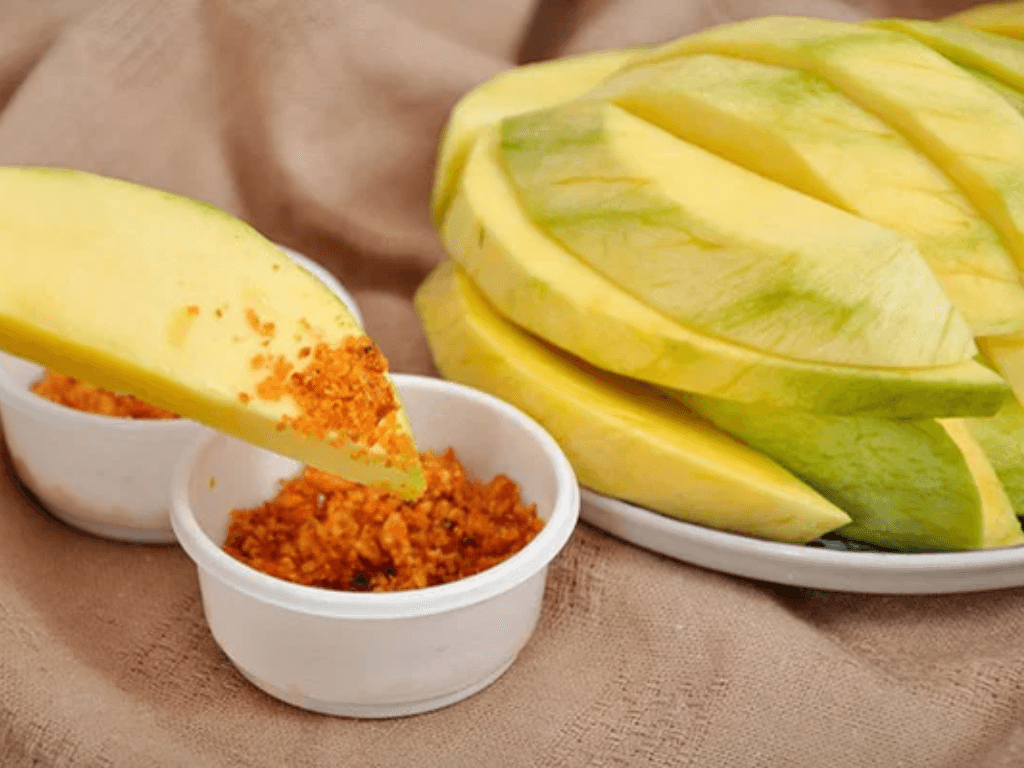 cach-lam-muoi-ot-do-cham-xoai-sieu-cay