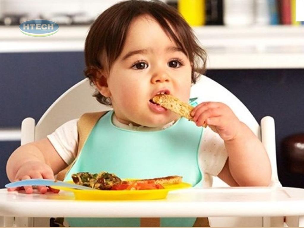 be-may-thang-tuoi-an-duoc-yen-mach