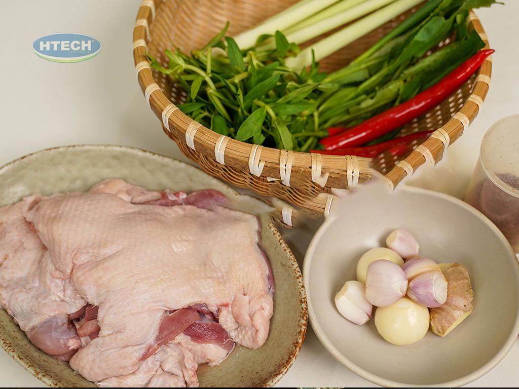 nguyen-lieu-lam-mon-vit-xao-sa-ot