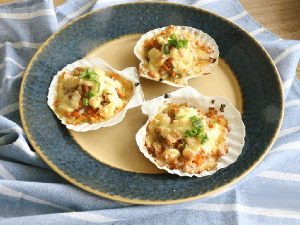 Cách làm sò điệp nướng phô mai Con Bò Cười cực hợp lý cho mùa “tụ tập”