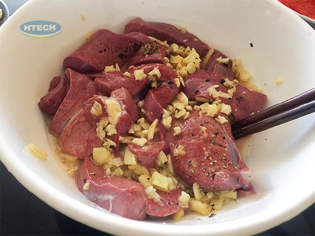 cach-uop-gan-heo-chay-toi-ngon