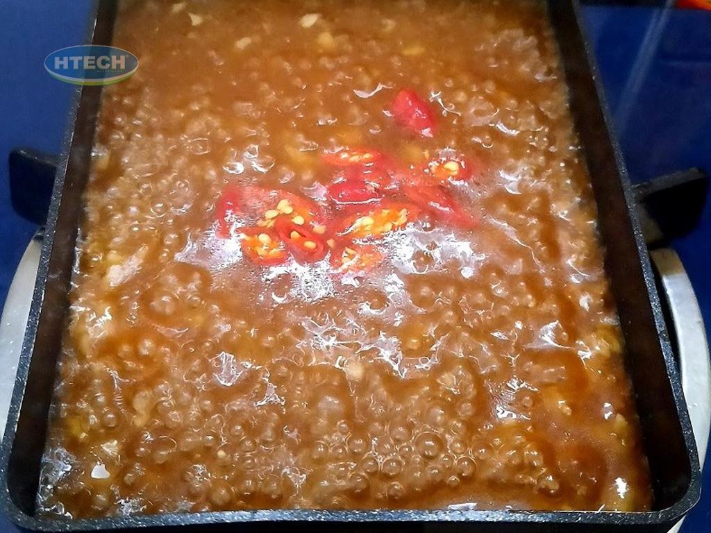 cach-lam-sot-me-xao-trung-vit-lon