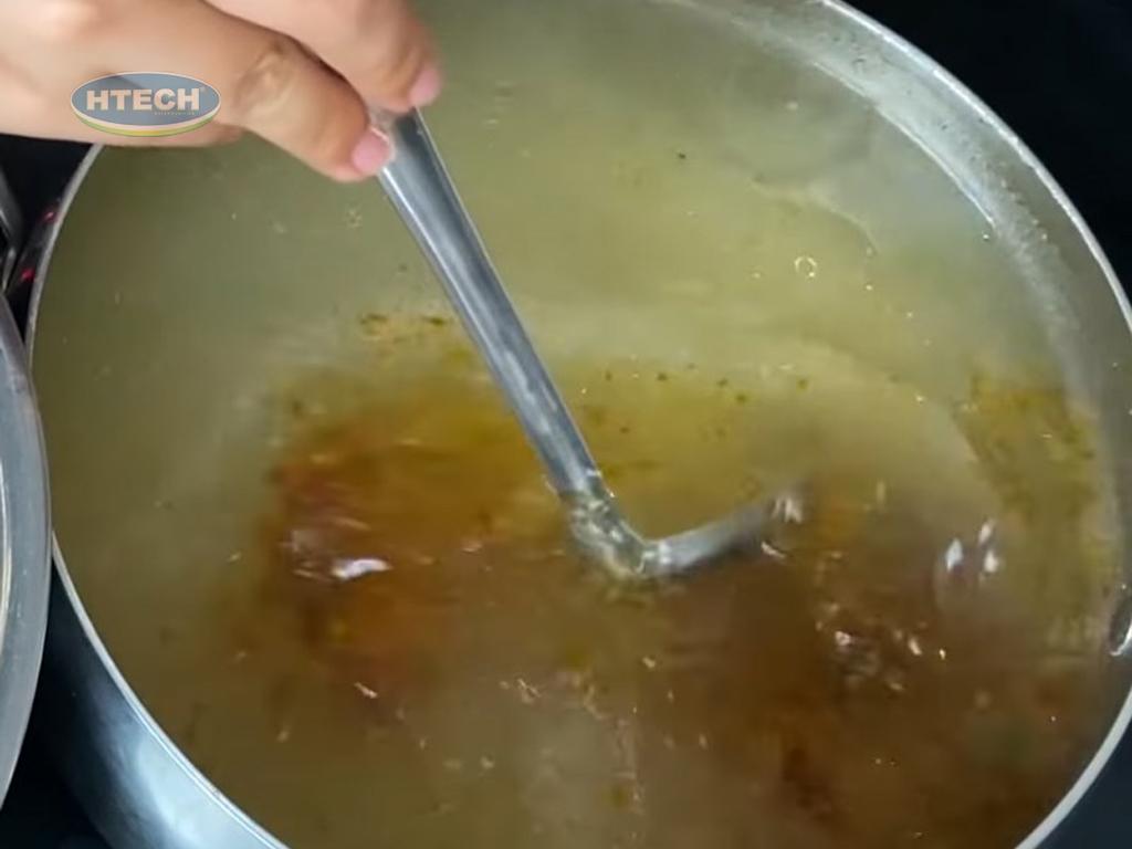 cach-nau-nuoc-dung-banh-canh-phong-tom