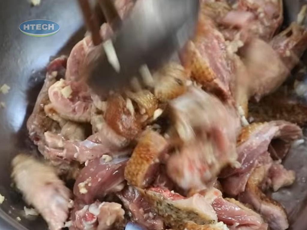 huong-dan-lam-vit-xao-mang-ngon