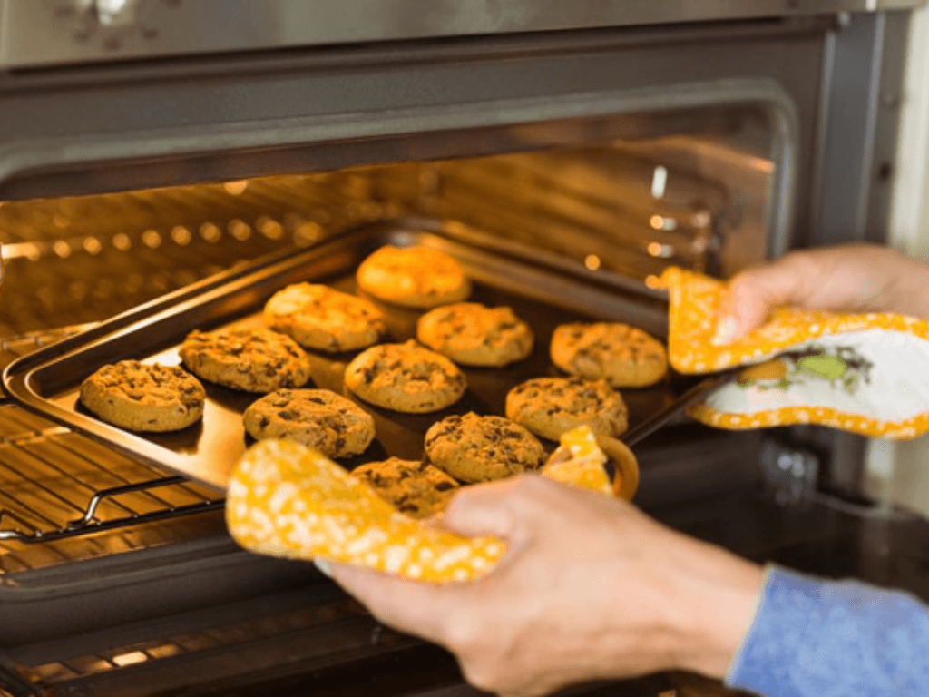 Nên mua lò nướng nào để làm bánh nếu bếp nhỏ, ví mỏng mà vẫn muốn xịn?