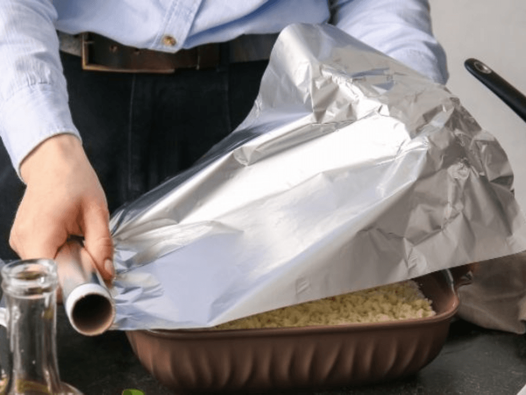 giay-bac-co-cho-vao-lo-nuong-duoc-khong