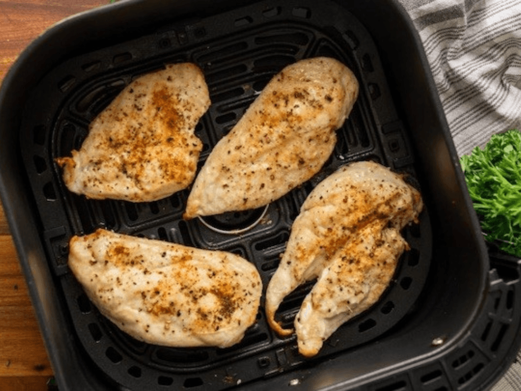 Nướng ức gà bằng nồi chiên không dầu mềm mọng mà ngon “không lối thoát”