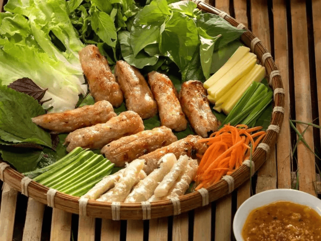 chuan-bi-rau-xanh-tuoi-mat-va-banh-trang-deo-dai