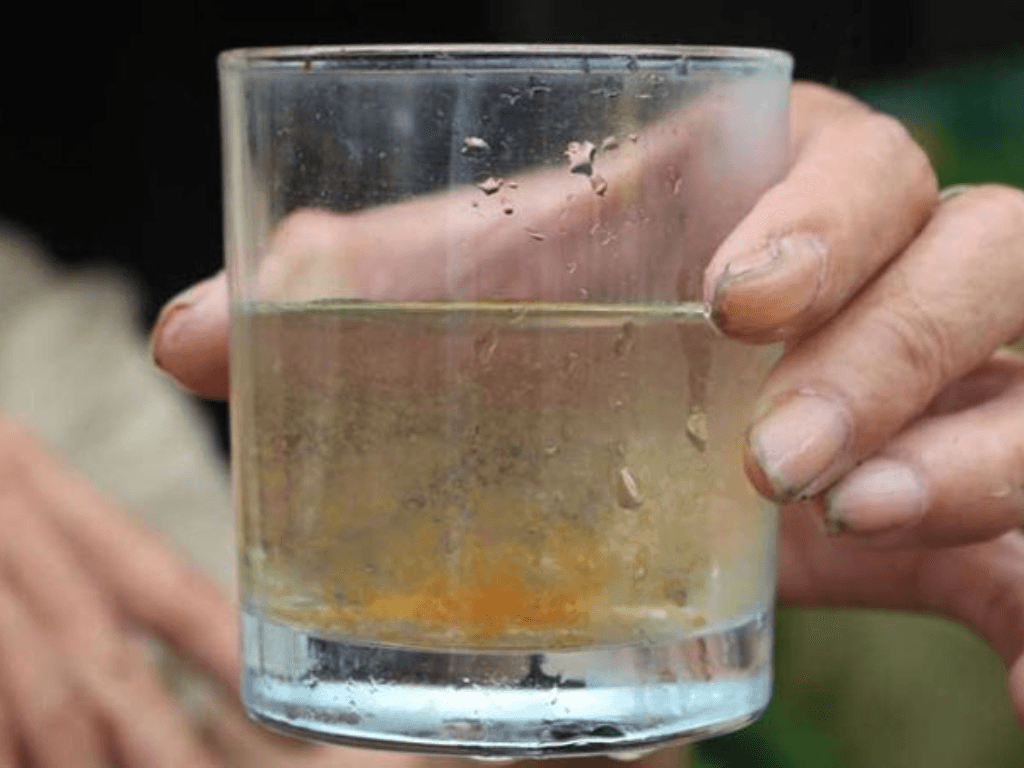 mot-so-dau-hieu-cho-thay-nuoc-dang-dung-co-van-de