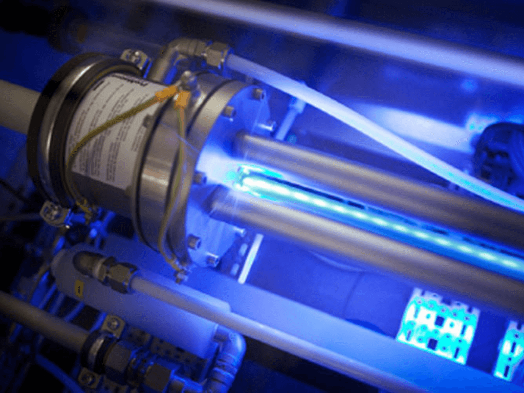 Có nên lắp đèn UV cho máy lọc nước? Giải mã công nghệ “nhỏ mà có võ”