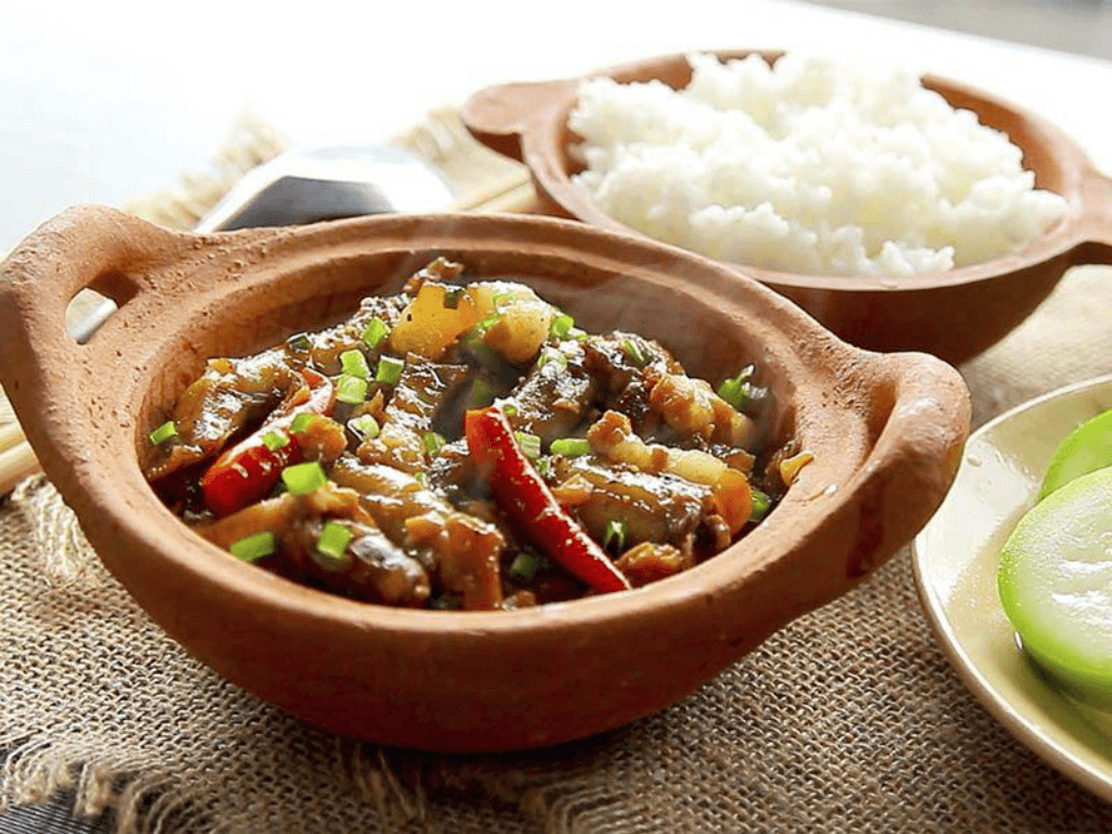 Nồi đất có cho vào lò vi sóng được không? Đáp án khiến nhiều người “tá hỏa”