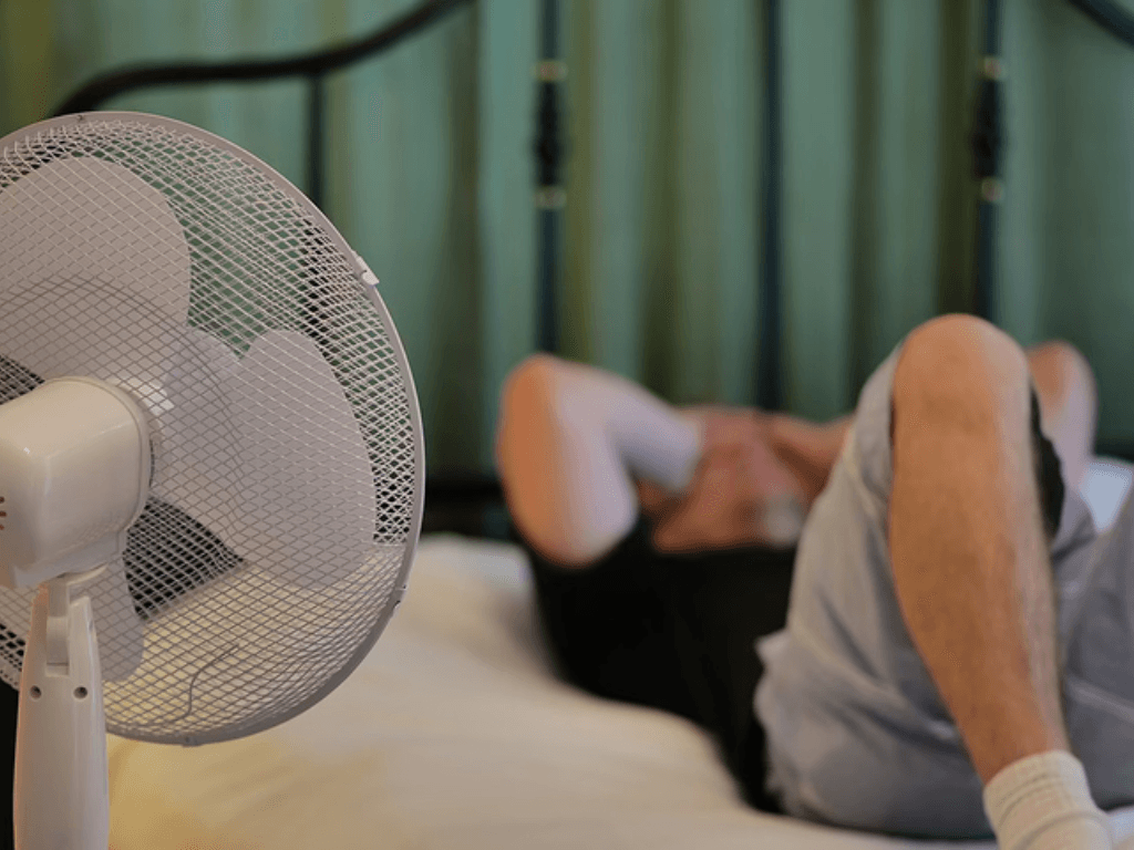 Bị sởi có kiêng gió quạt không? Kiến thức y học khiến nhiều người “vỡ lẽ”